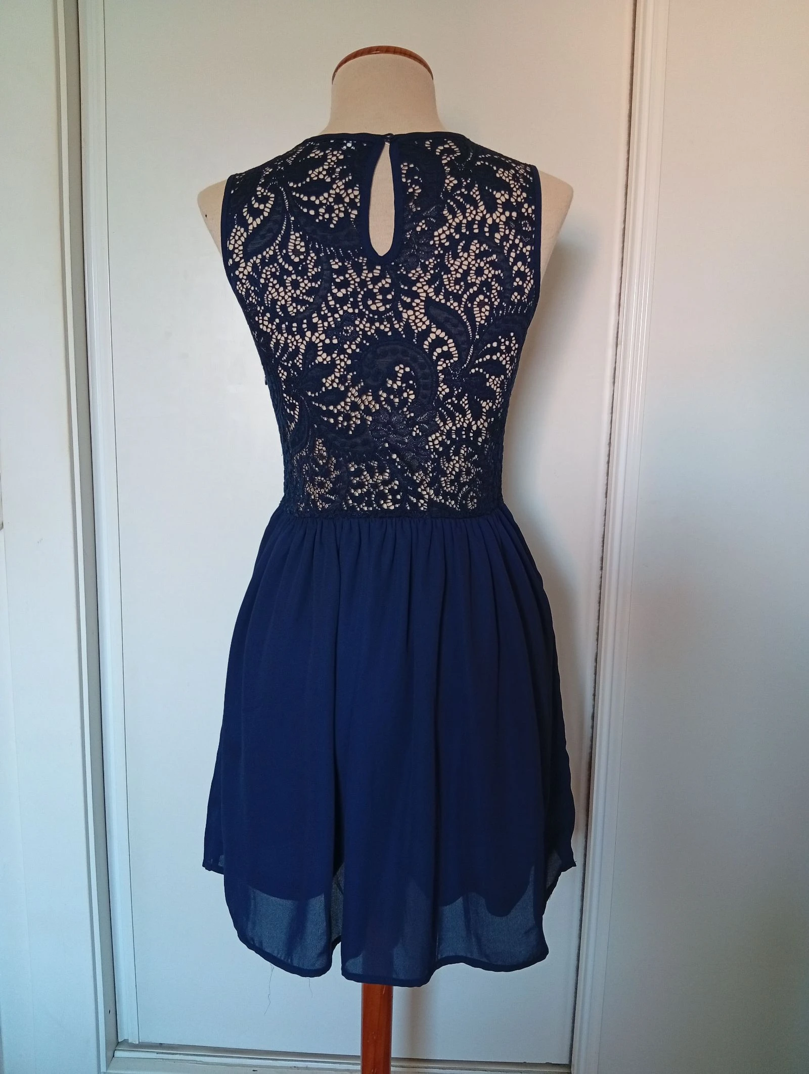Vestido curto azul marinho estilo coquetel – photo 2